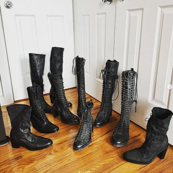 Gothy McGothinson! I ❣ well-made black clothing. - Picture 2 of 15